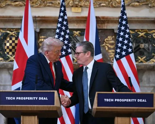 Trump Turns Fire on Vladimir Putin and Commends UK in Press Conference with Starmer